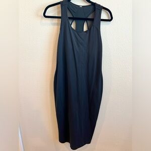 Lululemon fitted midi dress with pocket in back and built in bra Size 8